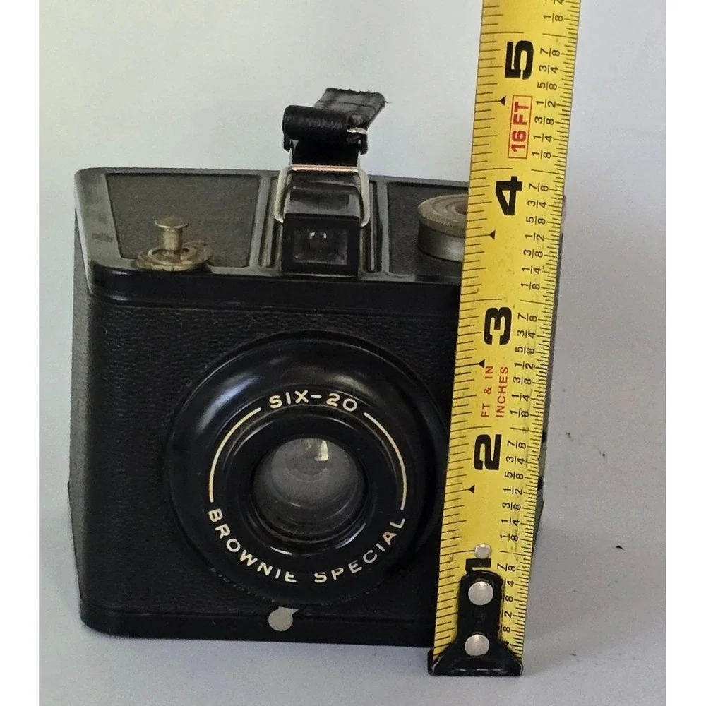 Vintage Eastman Kodak Six-20 Brownie Special Box Camera Black Bakelite Untested